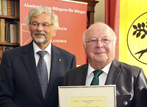 15_37_BN_AuszeichnNorbertBluemGoldeneBaum_2